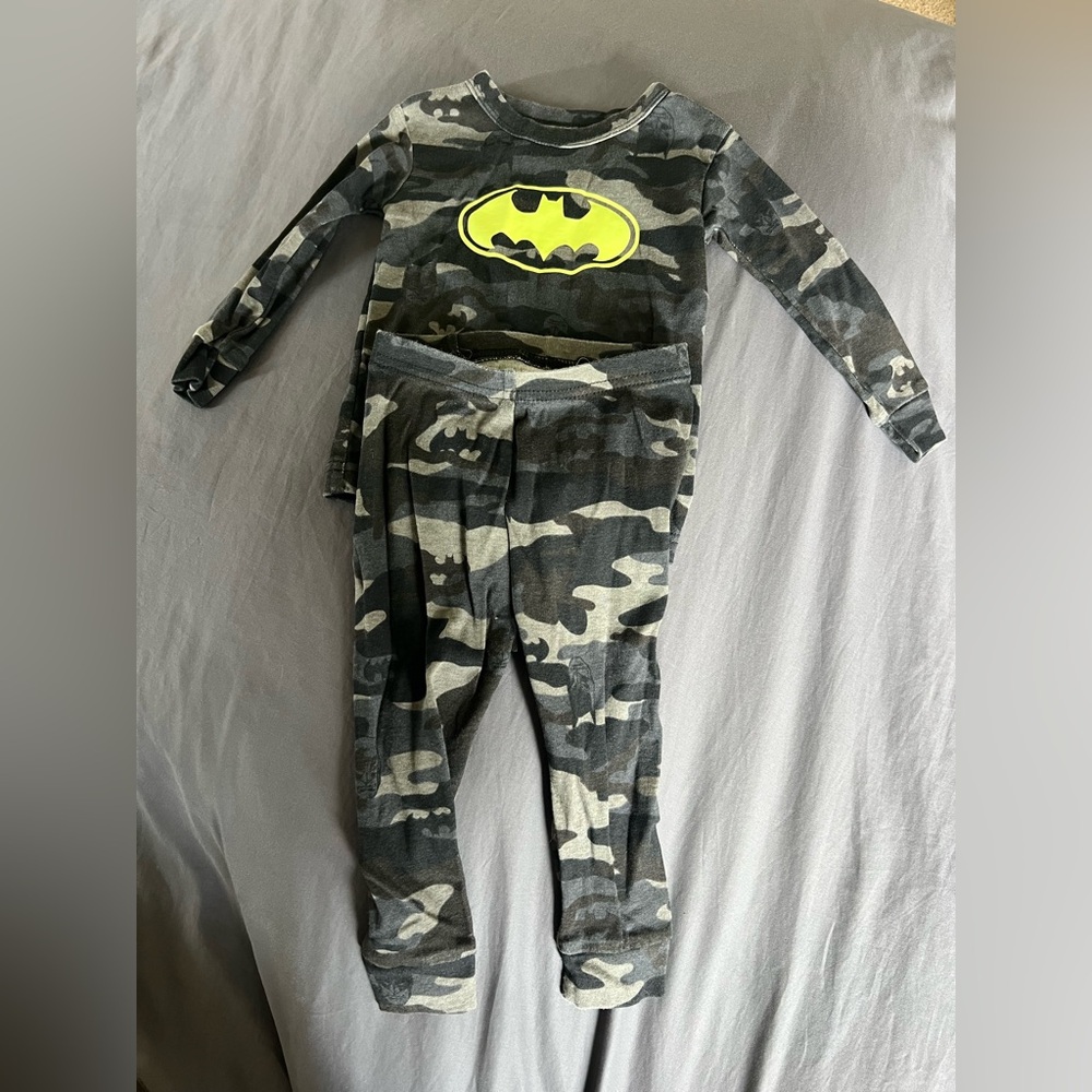 Toddler camo Batman pajama set baby gap size 12-18 months